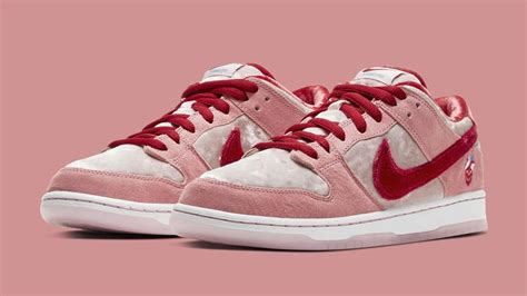 valentines day sb dunks